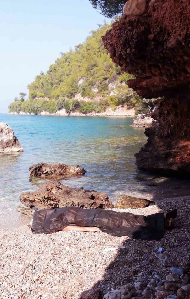 Tek başına kamp yapan vatandaş sahilde ölü bulundu
