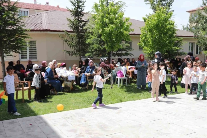 Tekinler Kız Kur’an Kursu’nda yılsonu kapanış programı düzenlendi
