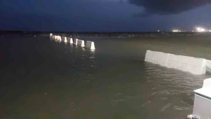 Tekirdağ’da deniz taştı, tsunamiyi andıran görüntüler
