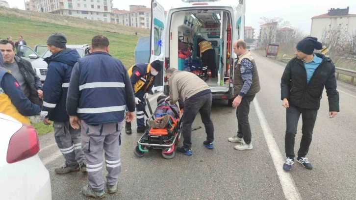 Tekirdağ’da kamyon ile hafif ticari araç çarpıştı: 2 yaralı
