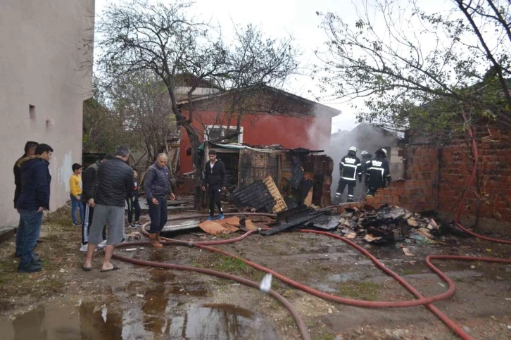 Tekirdağ’da yan yana 3 binada yangın
