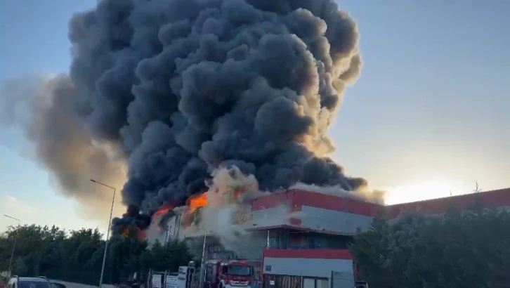 Tekirdağ’daki fabrika yangını büyük oranda kontrol altına alındı
