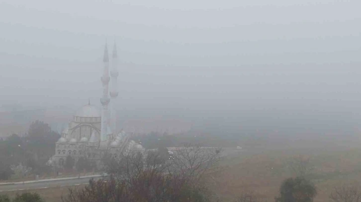 Tekirdağ sisle kaplandı: Göz gözü görmüyor
