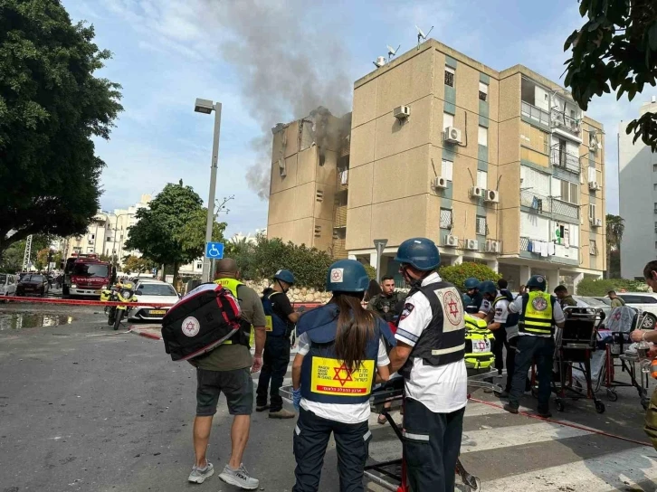 Tel Aviv’e roketli saldırı: 3 yaralı
