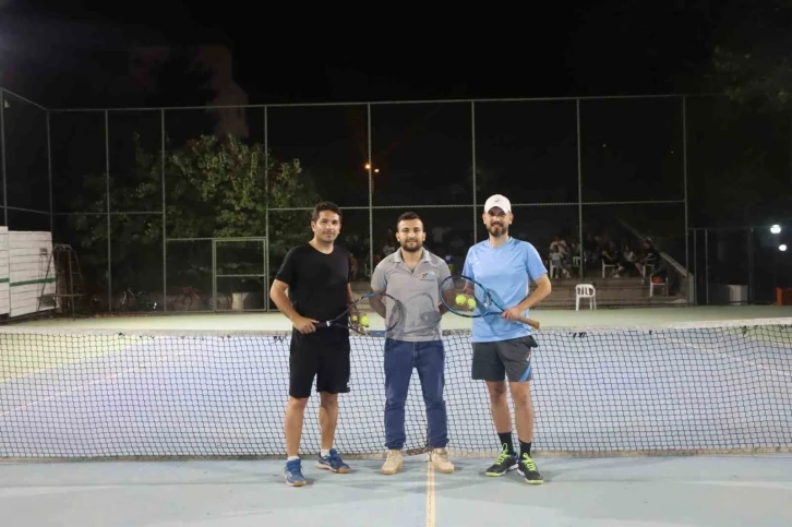 Tenis turnuvası Selçuk Kılıç kazandı.
