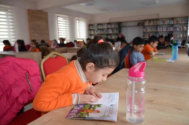 Tercanlı öğrenciler Kütüphane Haftasını kitap okuyarak kutladı
