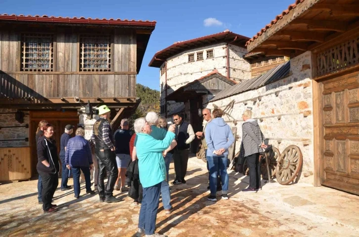 Terk edilmiş köye 1 yılda 80 bin ziyaretçi
