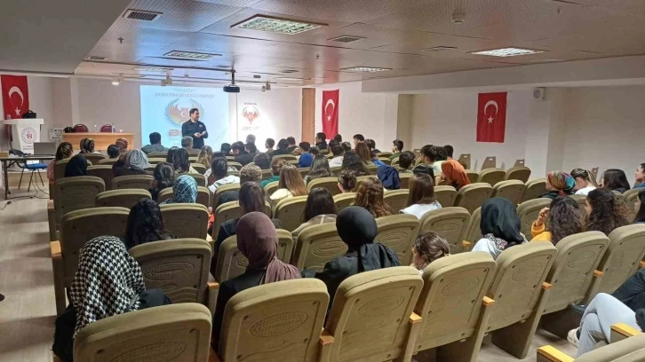 Terör polisi üniversite öğrencilerini teröre karşı uyardı
