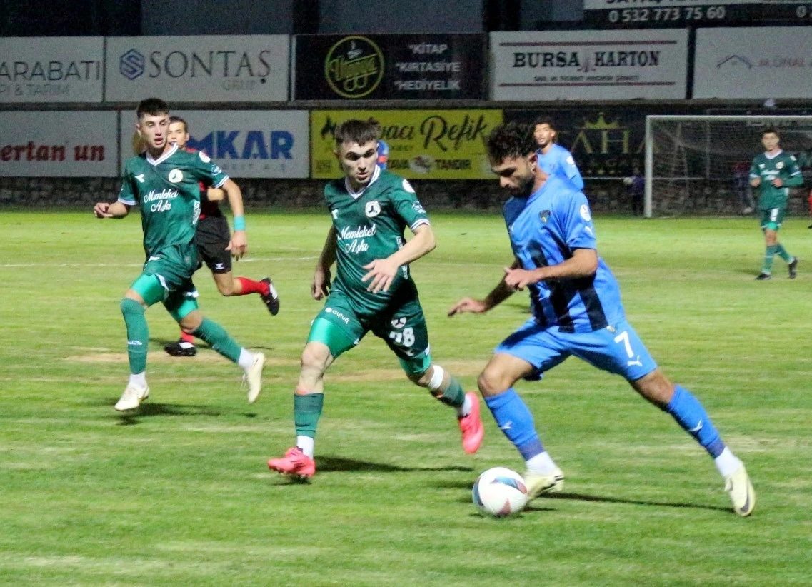 TFF 2. Lig: Karacabey Belediyespor: 3 - Giresunspor: 1
