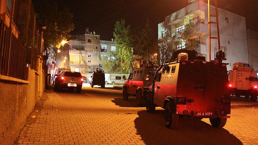 Polis lojmanlarına el bombalı saldırı