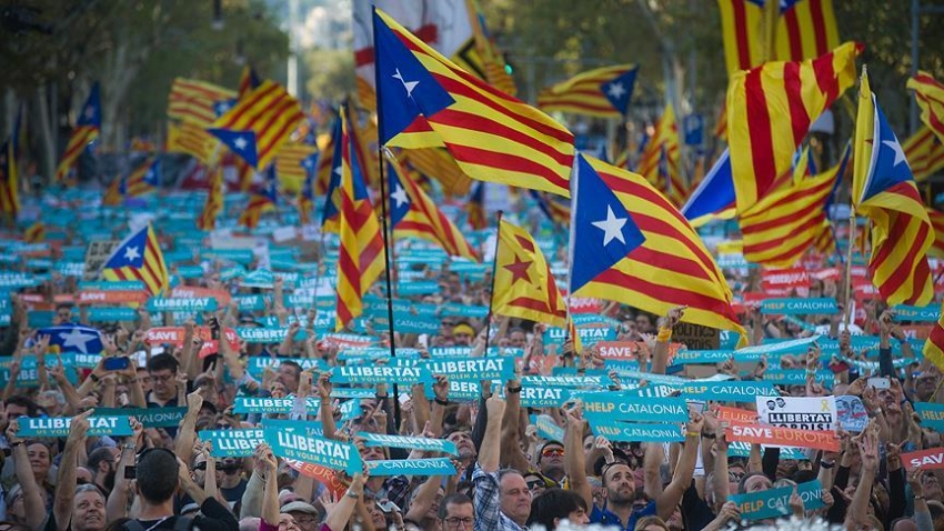 Katalonya'nın bağımsızlık ilanı kararı askıya alındı