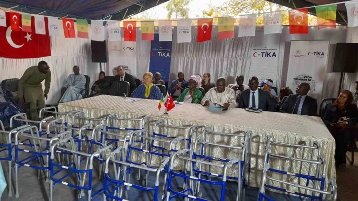 TİKA’dan Senegal’deki yaşlı ve engellilere yürüteç desteği
