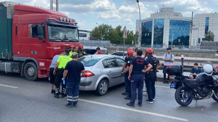 Tır ile otomobil çarpıştı, şans eseri yaralanan olmadı
