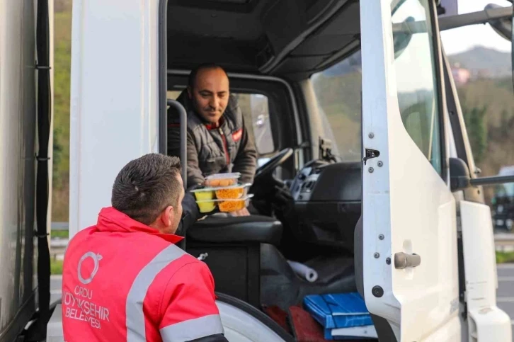 Tır şoförleri iftar saatini Ordu’ya göre ayarlıyor
