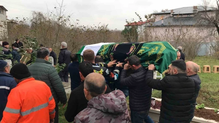 Tırın çarpması neticesinde hayatını kaybeden şoför Sakarya’da toprağa verildi
