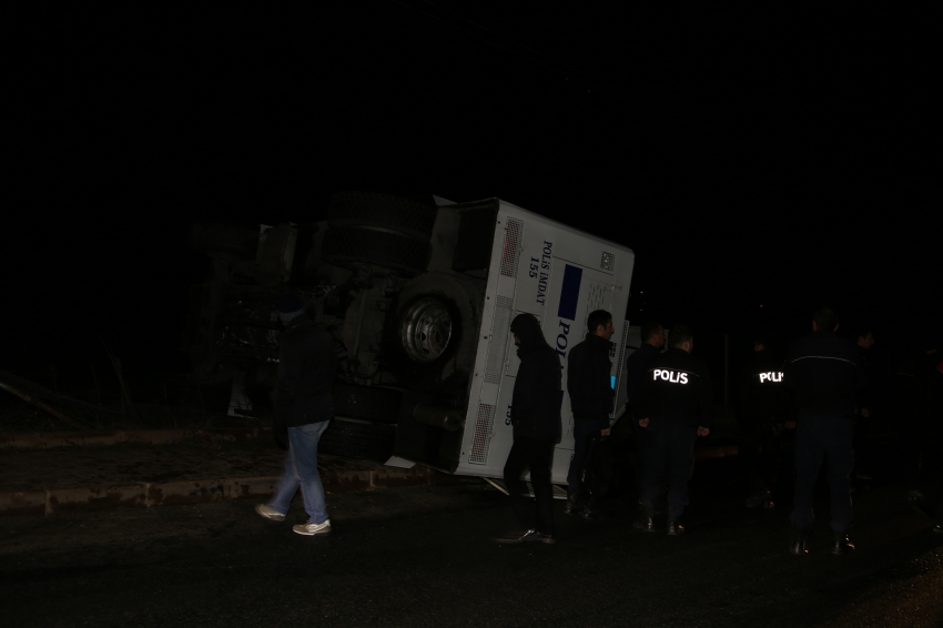 Mahmud Efendi Külliyesi'ne yıkıma gelen TOMA devrildi