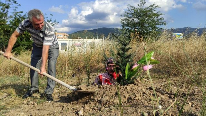 Bursa'da kendini diri diri gömdürdü