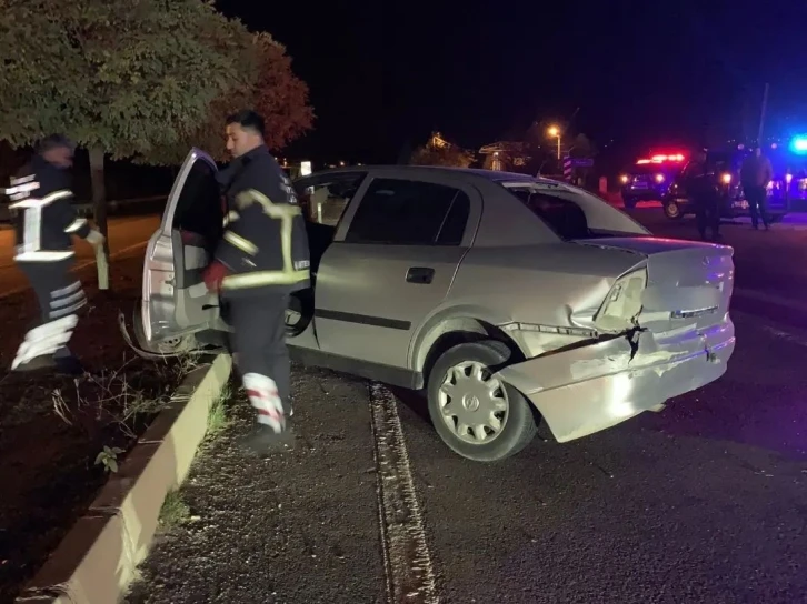 Tokat’ta otomobil refüje çarptı: 1 ölü, 1 yaralı
