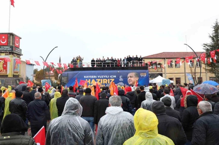 Tomarzalılar, toplu açılış töreninde Başkan Büyükkılıç’ı bağrına bastı
