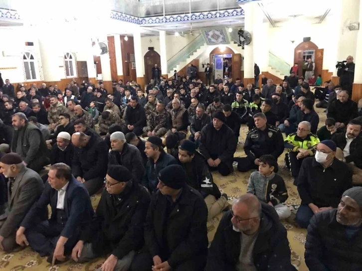 Toroslar Belediyesi depremde hayatını kaybedenler için mevlit okuttu
