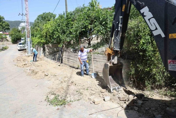 Toroslar’da yayla yolları bakımdan geçiyor
