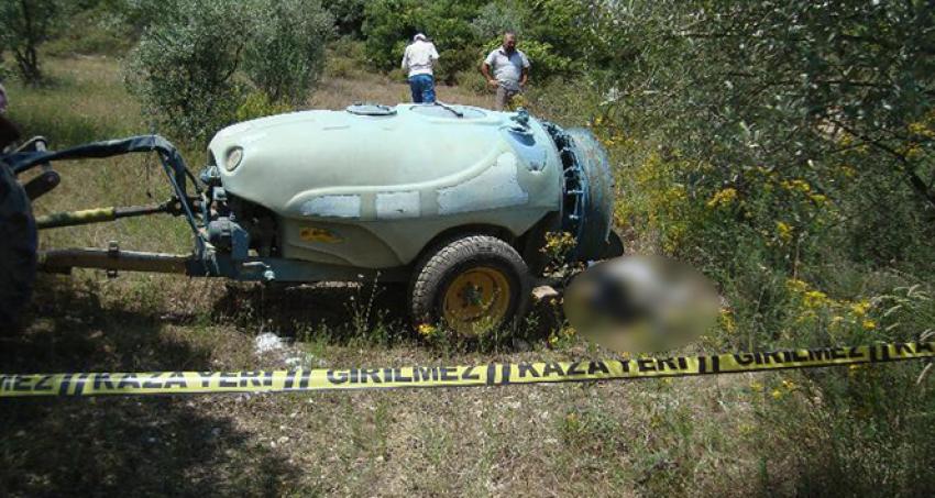 Traktörün altında kalan çiftçi hayatını kaybetti 