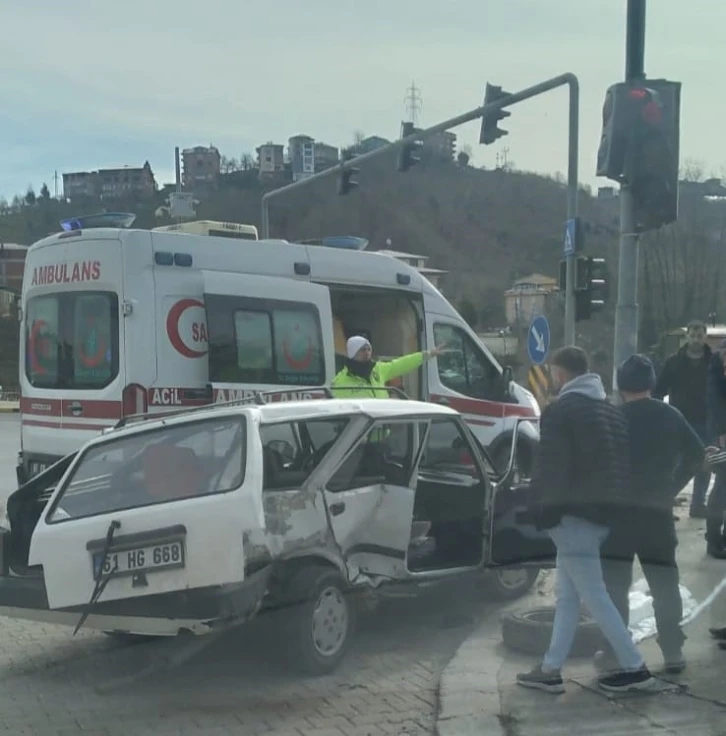 Trabzon’da trafik kazası: 1 ölü, 2 yaralı