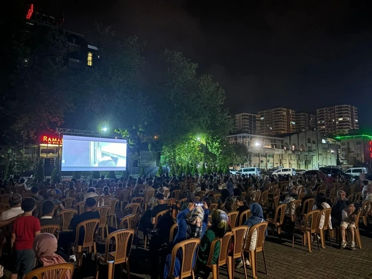 Trabzon’un ilçeleri yazlık sinema ile tanışıyor
