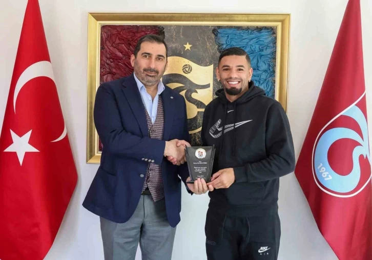 Trabzonspor’dan Bruno Peres’e teşekkür plaketi
