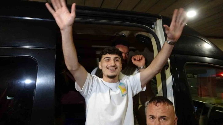 Trabzonspor’un yeni transferi Cihan Çanak, Trabzon’a geldi
