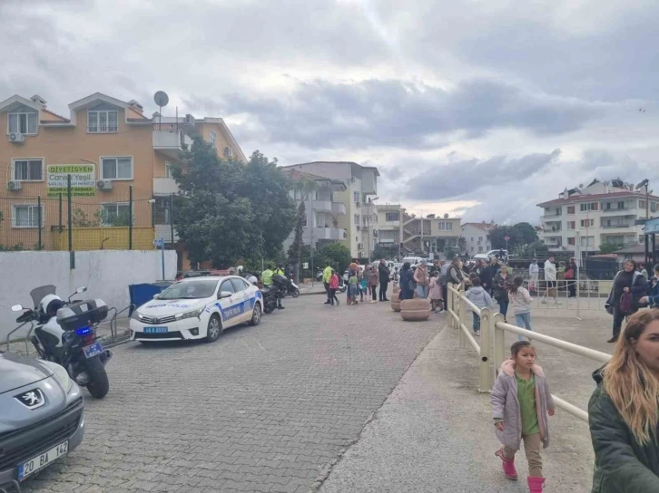 Trafik polislerinden okul çıkışlarında denetimler devam ediyor
