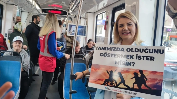 Tramvayda anlamlı etkinlik
