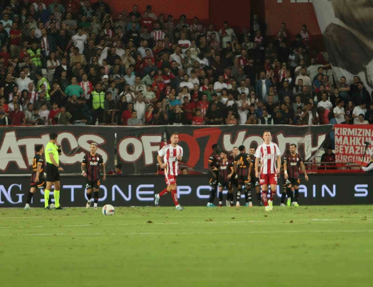 Trendyol Süper Lig: Antalyaspor: 0 - Galatasaray: 1 (Maç devam ediyor)
