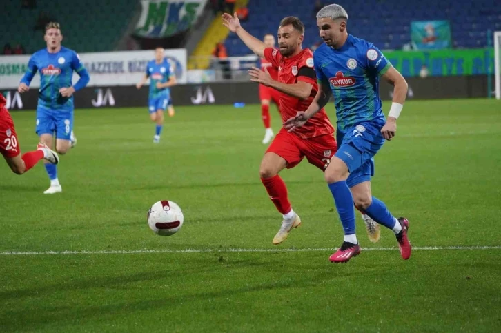 Trendyol Süper Lig: Çaykur Rizespor: 3 - Pendikspor: 1  (İlk yarı)
