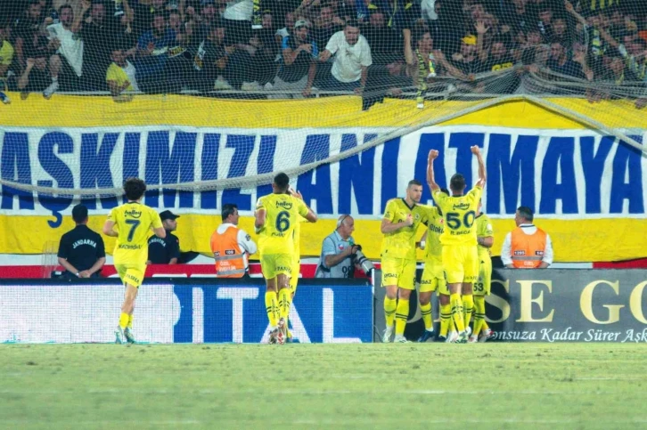 Trendyol Süper Lig: Corendon Alanyaspor: 0  - Fenerbahçe: 1 (İlk yarı)
