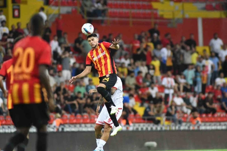 Trendyol Süper Lig: Kayserispor : 1 - Sivasspor: 1 (İlk Yarı)
