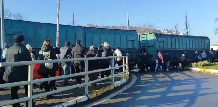 Trenin ayrılan vagonları paniğe neden oldu
