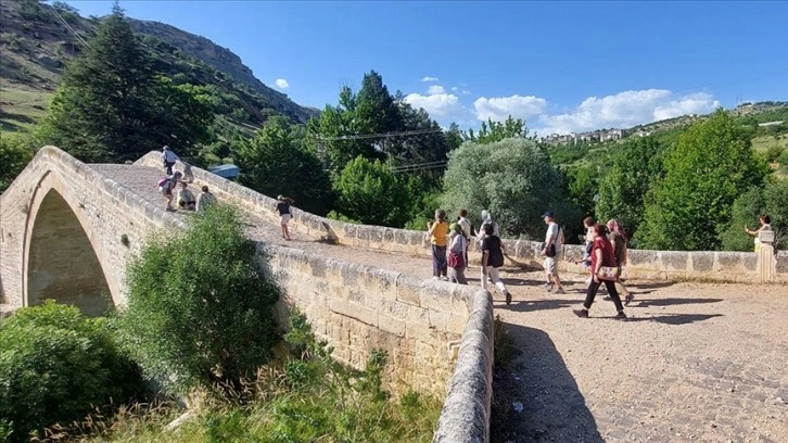 Tunceli'nin Çemişgezek ilçesi tarihi mekanlarıyla gezi gruplarını ağırlıyor