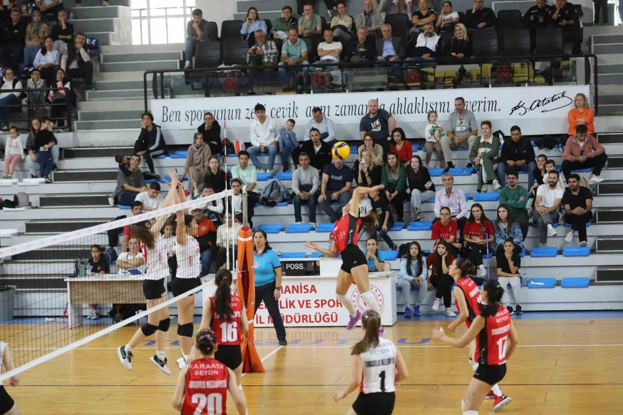 Turgutlu Belediyespor Voleybol Takımı doludizgin ilerliyor
