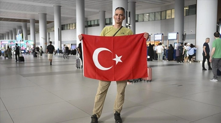 Türk dağcı Tunç Fındık yurda döndü