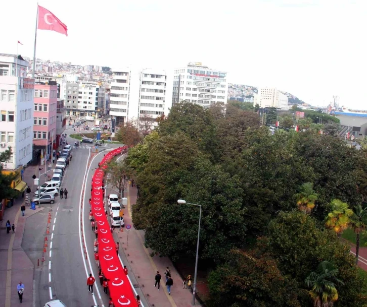 Türk Kızılay Samsun Şubesi’nden bayrak yürüyüşü
