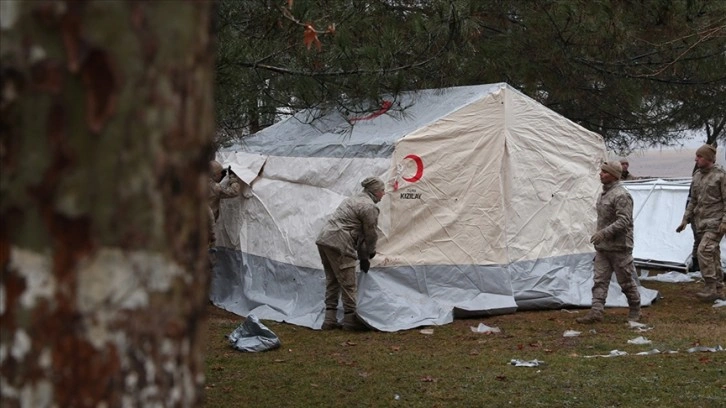 Türk Kızılayın sevk ettiği 10 bin kişilik çadırlar kurulmaya başlandı