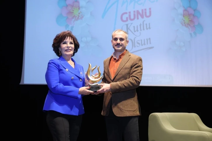 Türk sinemasının yıldızı Hülya Koçyiğit: "Annelik Allah’ın kadına verdiği bir ayrıcalık"
