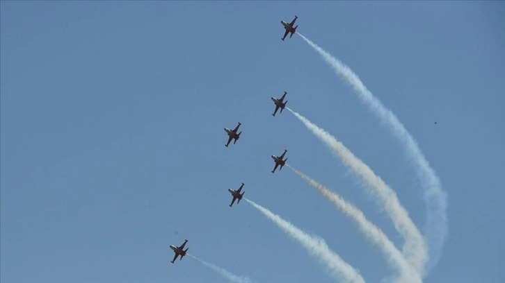 Türk Yıldızları Isparta semalarında gösteri yaptı