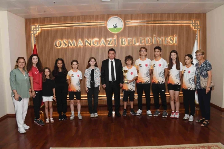 Türkiye ikincisi sporculardan Başkan Aydın’a ziyaret
