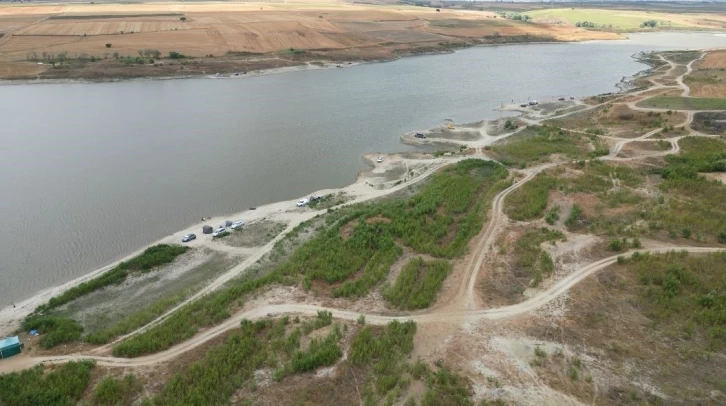 Türkmenli Göleti’nde su seviyesi alarm veriyor: Çalılıklar ve adacıklar oluştu
