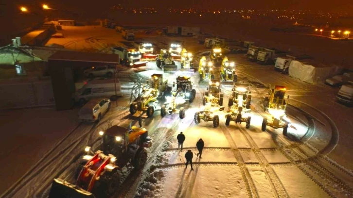 Tuşba Belediyesinden karla mücadele çalışması

