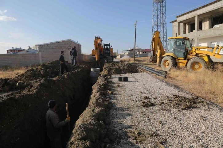 Tuşba’da kanalizasyon sistemi olmayan mahalle kalmıyor
