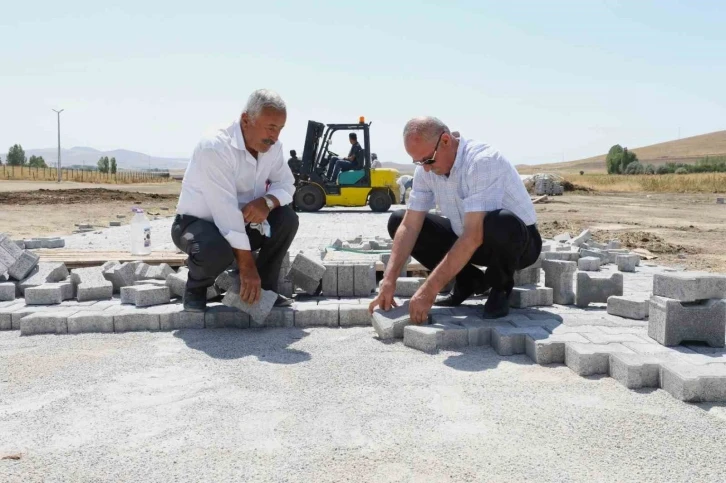 Tuşba’da yol çalışması yapılmayan mahalle kalmadı
