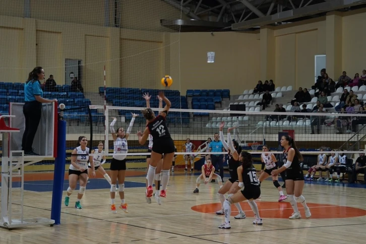 TVF Kadınlar 2. Lig:Bilecik Belediyesi Voleybol Spor Kulübü: 3 -Düzce Voleybol Takımı:0
